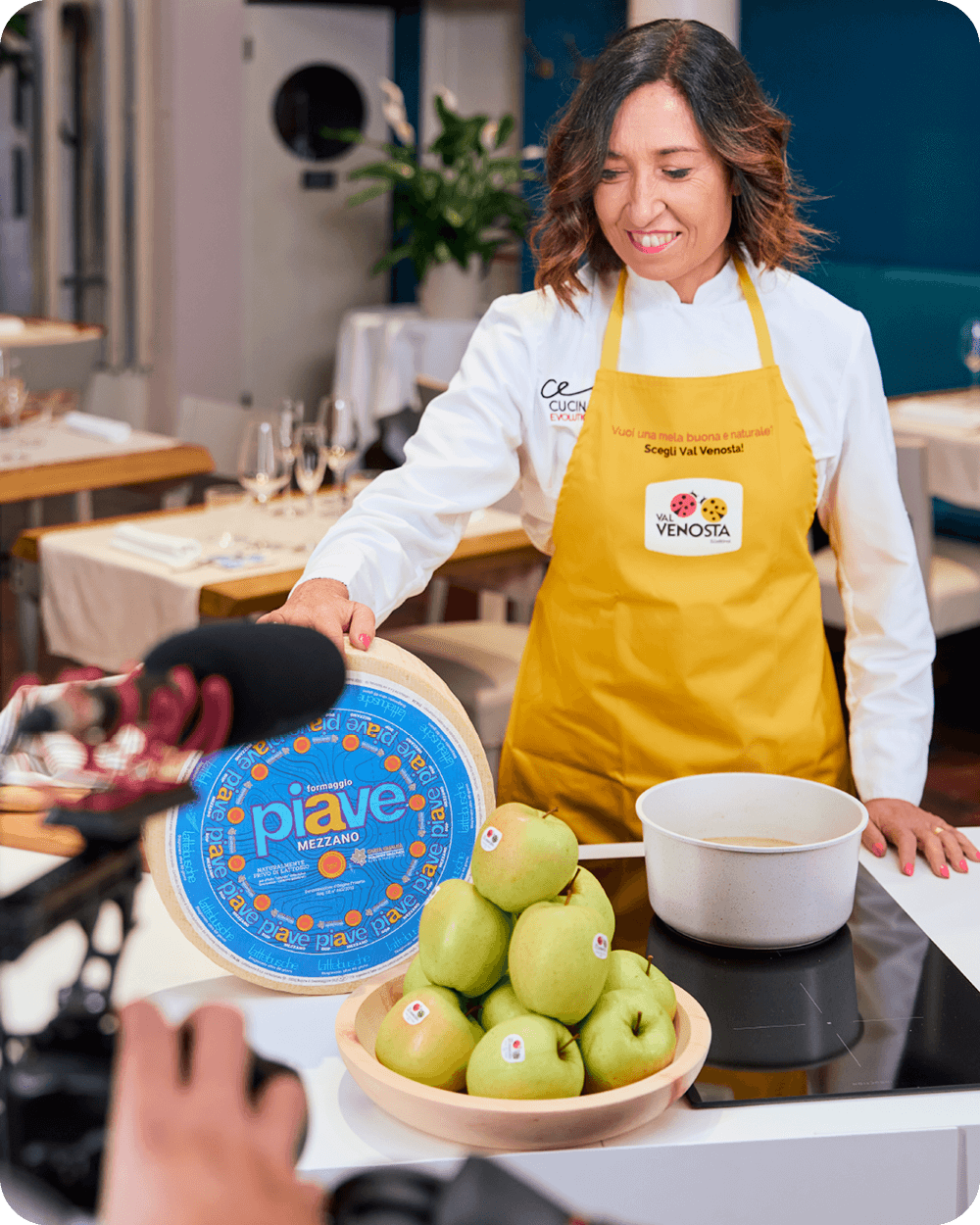 Cooee_CS_VV_Applepairing3_Gallery5